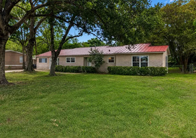 1st image of 709 Ne Tiger Ln, Smithville, TX 78957 | MLS# 8296470