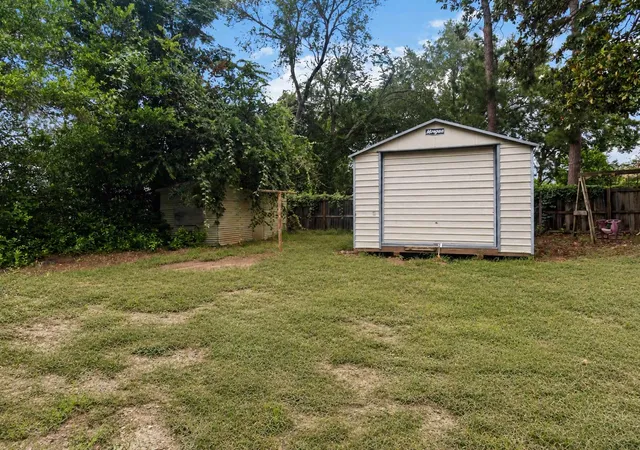 26th image of 709 Ne Tiger Ln, Smithville, TX 78957 | MLS# 8296470