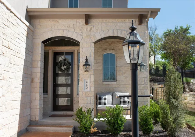 Listing Photo 4 - Condo for sale in building located at 440 Cartwheel Bend, Austin, TX 78738 - Unit #95