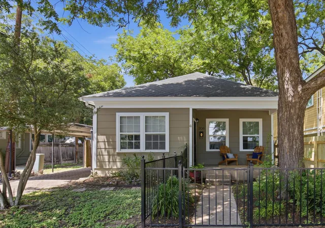 Photo 1 of Sale Pending at 206 E 43rd Street, Austin, TX 78751 | MLS# 5436210 | Listing updated on 2026-08-26