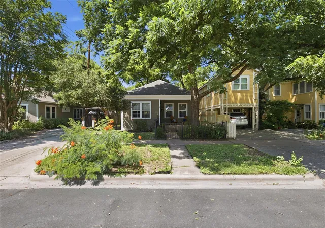 Photo 2 of Sale Pending at 206 E 43rd Street, Austin, TX 78751 | MLS# 5436210 | Listing updated on 2026-08-26