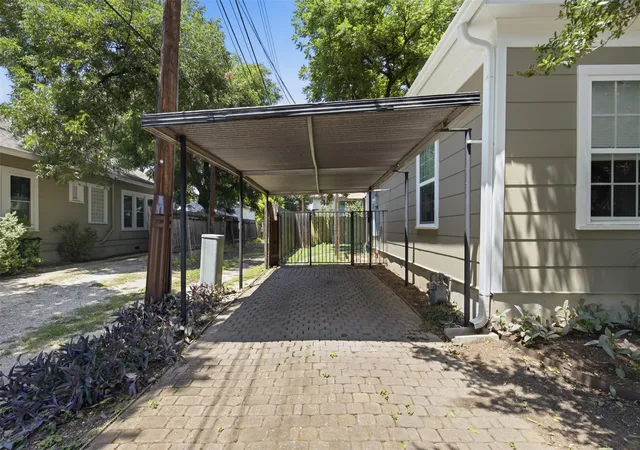 Photo 2 of Sale Pending at 206 E 43rd Street, Austin, TX 78751 | MLS# 5436210 | Listing updated on 2026-08-26