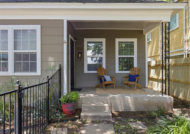 Photo 3 of Sale Pending at 206 E 43rd Street, Austin, TX 78751 | MLS# 5436210 | Listing updated on 2026-08-26