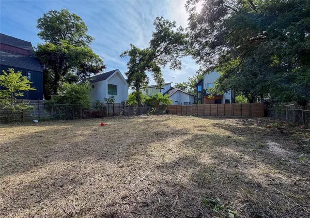 Photo 3 of Land for sale at 802 Maude St, Austin, TX 78702 | MLS# 5910896 | Listing updated on 2026-07-14