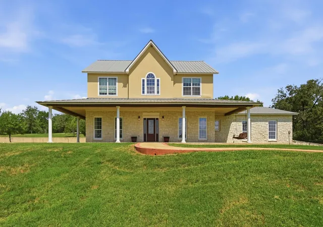 Homes for sale in Luling, TX | 1175 Southern Wy, Luling, TX 78648 | MLS# 2646934