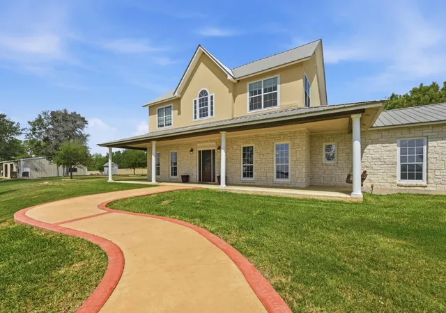 Homes for sale in Luling, TX | 1175 Southern Wy, Luling, TX 78648 | MLS# 2646934