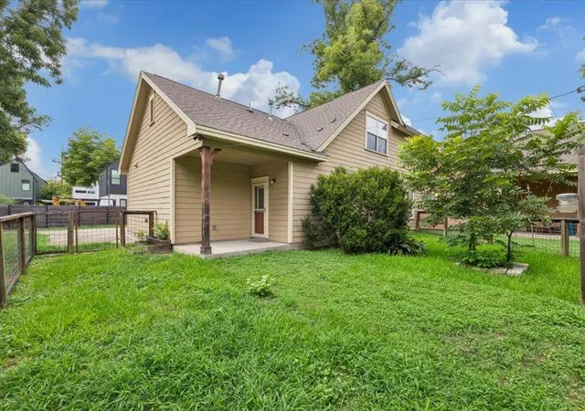 Photo 3 of Condo for sale at 3211 Holton St #3211B, Austin, TX 78702 | MLS# 3347571 | Listing updated on 2026-09-18