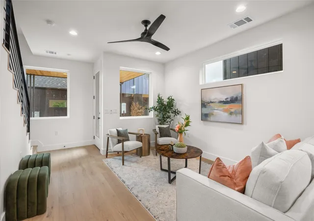 2nd image of 5104 Stone Gate Dr #2, Austin, TX 78721 | MLS# 7553708