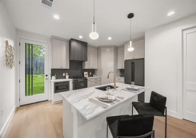 5th image of 5104 Stone Gate Dr #2, Austin, TX 78721 | MLS# 7553708