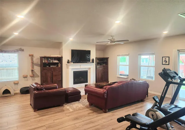 Photo 4 of Sale Pending at 180 Golden Gate Ln, Kyle, TX 78640 | MLS# 6989851 | Listing updated on 2026-10-05