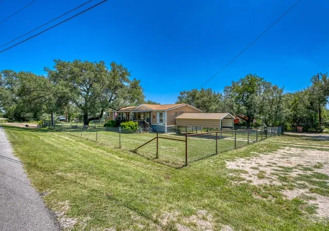 Photo 3 of Single family home for sale at 122 Heritage Dr, Johnson City, TX 78636 | MLS# 2632544 | Listing updated on 2026-10-09