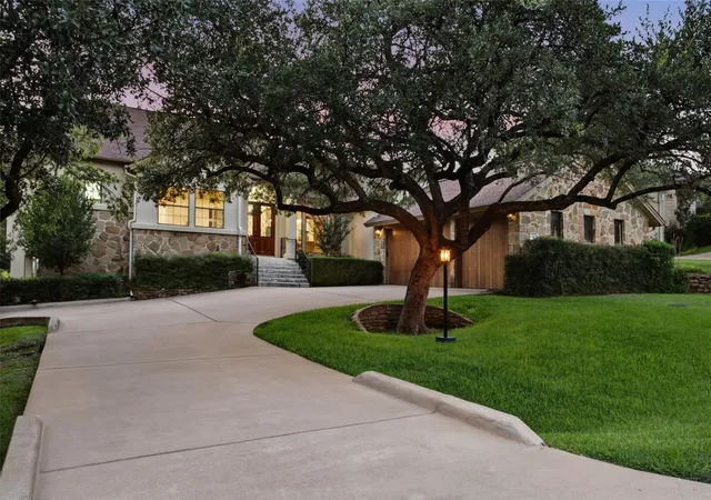 Single family home for sale at 108 Crst View Dr, Lakeway, TX 78734 | MLS# 2242915