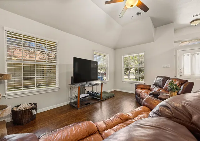 Listing Photo 3 - Condo for sale in building located at 2910 Whisper Oaks Ln, Georgetown, TX 78628