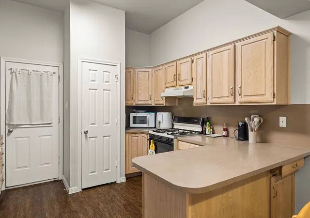 Listing Photo 5 - Condo for sale in building located at 2910 Whisper Oaks Ln, Georgetown, TX 78628