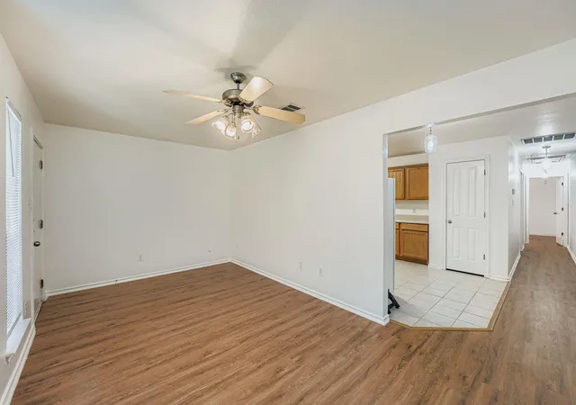Listing Photo 4 - Condo for sale in building located at 3309 Robinson Ave, Austin, TX 78722