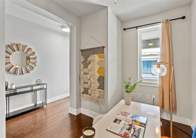 Listing Photo 4 - Condo for sale in building located at 2805 Dulce Ln, Austin, TX 78704 - Unit #1033