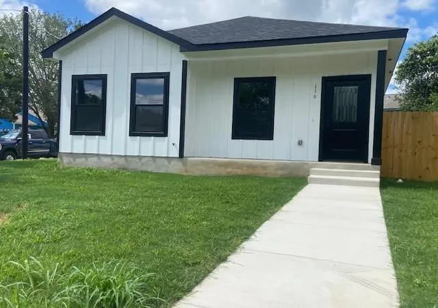Homes for sale in Luling, TX | 116 Field St, Luling, TX 78648 | MLS# 7221050