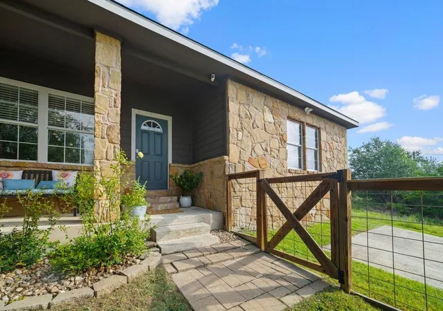 5th image of 10604 Lake Beach Dr, Dripping Springs, TX 78620 | MLS# 9388377