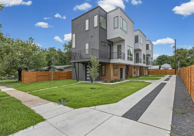 3rd image of 100 W Odell St #3, Austin, TX 78752 | MLS# 2954122