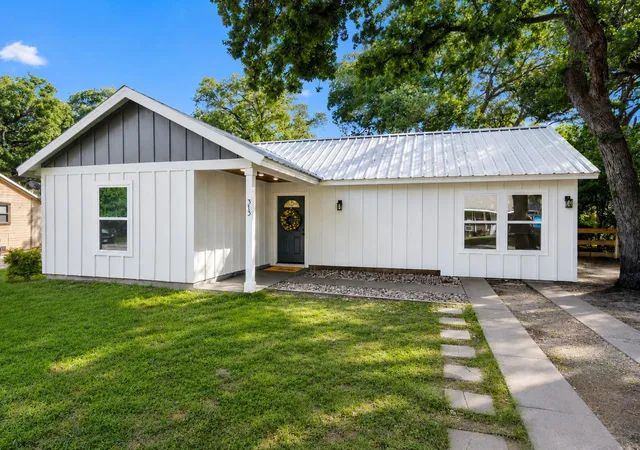Homes for sale in Rockdale, TX | 313 Charles St, Rockdale, TX 76567 | MLS# 9585932