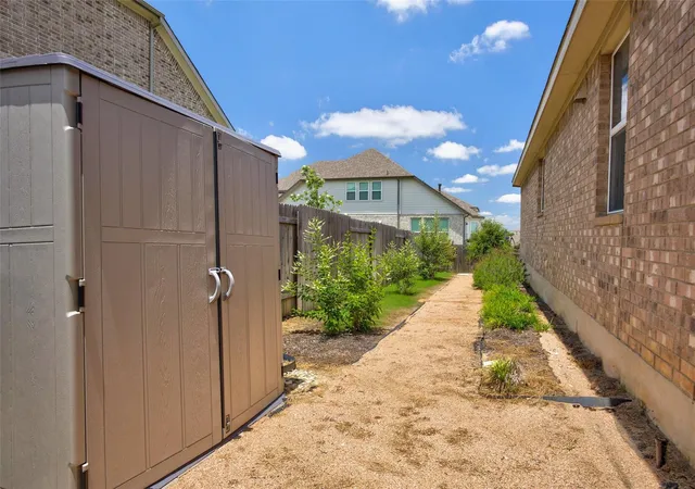 40th image of 127 Eagle Mountain Trl, Dripping Springs, TX 78620 | MLS# 4497401