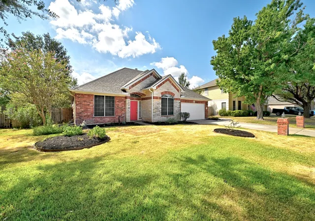 Photo 2 of Single family home for sale at 124 Stonehedge Blvd, Georgetown, TX 78626 | MLS# 5302330 | Listing updated on 2026-09-13