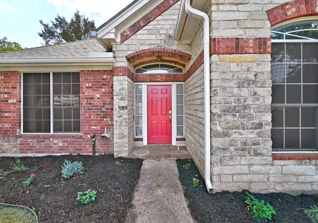 Photo 3 of Single family home for sale at 124 Stonehedge Blvd, Georgetown, TX 78626 | MLS# 5302330 | Listing updated on 2026-09-13