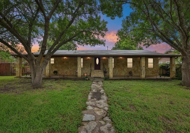 2nd image of 205 N Avenue E, Elgin, TX 78621 | MLS# 9776219