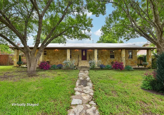 3rd image of 205 N Avenue E, Elgin, TX 78621 | MLS# 9776219