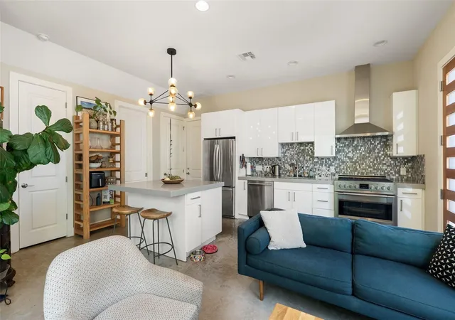 2nd image of 902 Calle Limon Rd #B, Austin, TX 78702 | MLS# 5060240