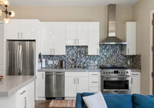 3rd image of 902 Calle Limon Rd #B, Austin, TX 78702 | MLS# 5060240