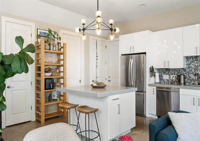 4th image of 902 Calle Limon Rd #B, Austin, TX 78702 | MLS# 5060240