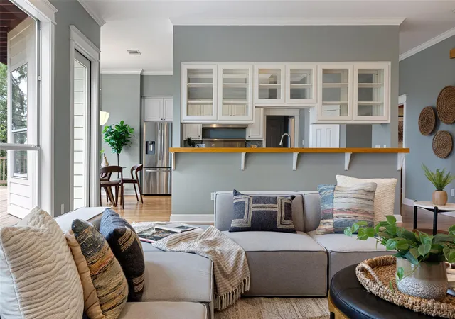 Photo 4 of Single family home for sale at 6213 Edwards Mountain Cv, Austin, TX 78731 | MLS# 7383550 | Listing updated on 2026-09-05