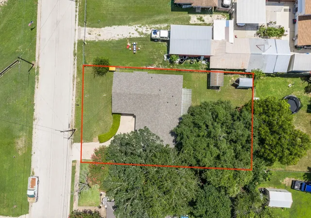 Homes for sale in Gonzales, TX | 116 E Wallace St, Gonzales, TX 78629 | MLS# 6841804