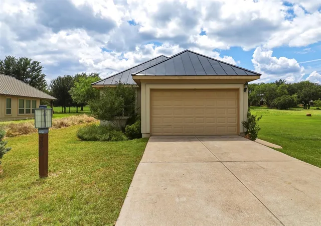 Homes for sale in Horseshoe Bay, TX | 340 Sun Ray, Horseshoe Bay, TX 78657 | MLS# 8433883