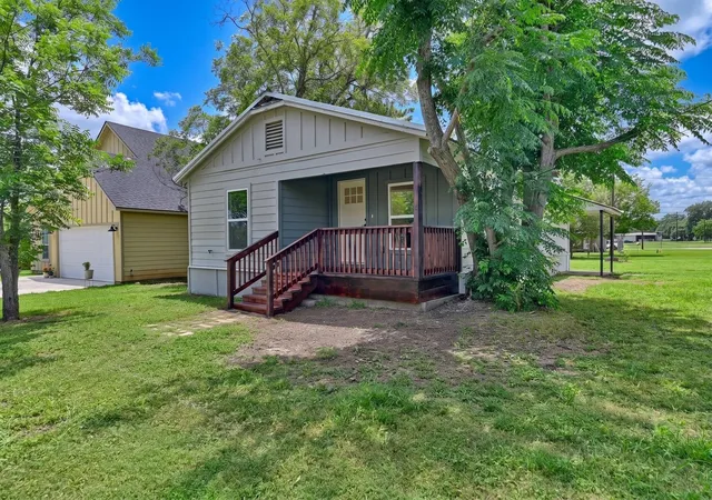 Homes for sale in Giddings, TX | 709 S Polk St, Giddings, TX 78942 | MLS# 7161991