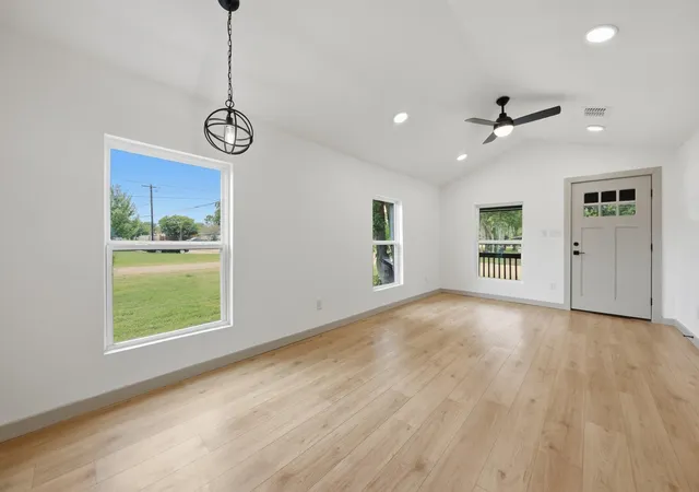 Homes for sale in Giddings, TX | 709 S Polk St, Giddings, TX 78942 | MLS# 7161991