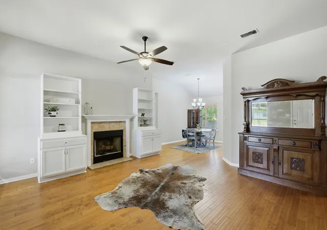 Photo 3 of Single family home for sale at 3405 Crystal Cir, Taylor, TX 76574 | MLS# 4455849 | Listing updated on 2026-10-10