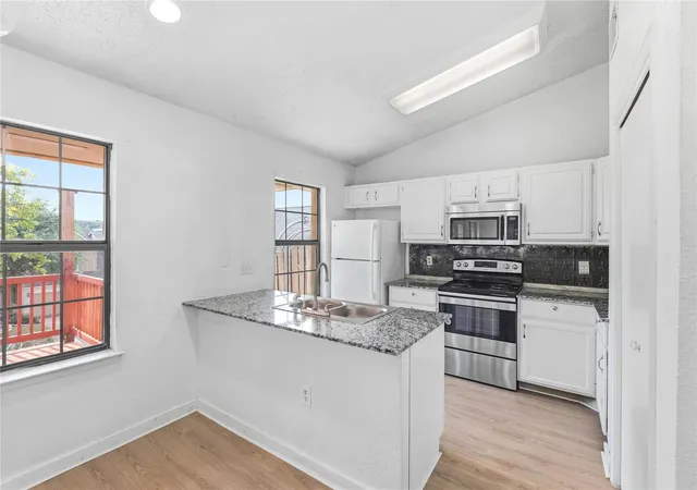 Photo 4 of Townhouse for sale at 21107 Highland Lake Dr #3, Lago Vista, TX 78645 | MLS# 5753343 | Listing updated on 2026-10-06