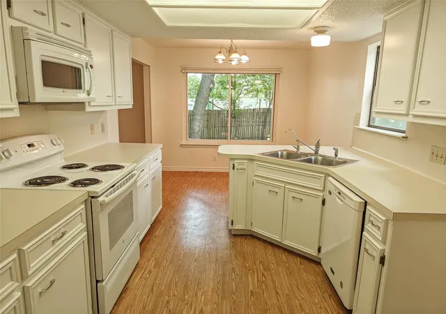 Photo 3 of Single family home for sale at 306 Lakeway Dr, Georgetown, TX 78628 | MLS# 4825865 | Listing updated on 2026-08-21