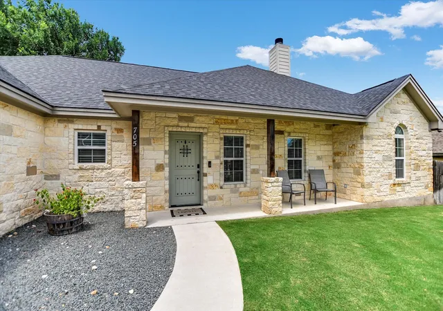 Homes for sale in Marble Falls, TX | 705 Woodland Park Dr, Marble Falls, TX 78654 | MLS# 7976788