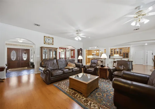 2nd image of 197 Elm Wood Dr, Elgin, TX 78621 | MLS# 2816082