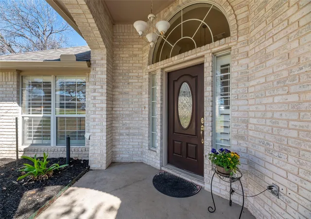 Photo 2 of Single family home for sale at 356 Mahan St, Meadowlakes, TX 78654 | MLS# 1455976 | Listing updated on 2026-08-13