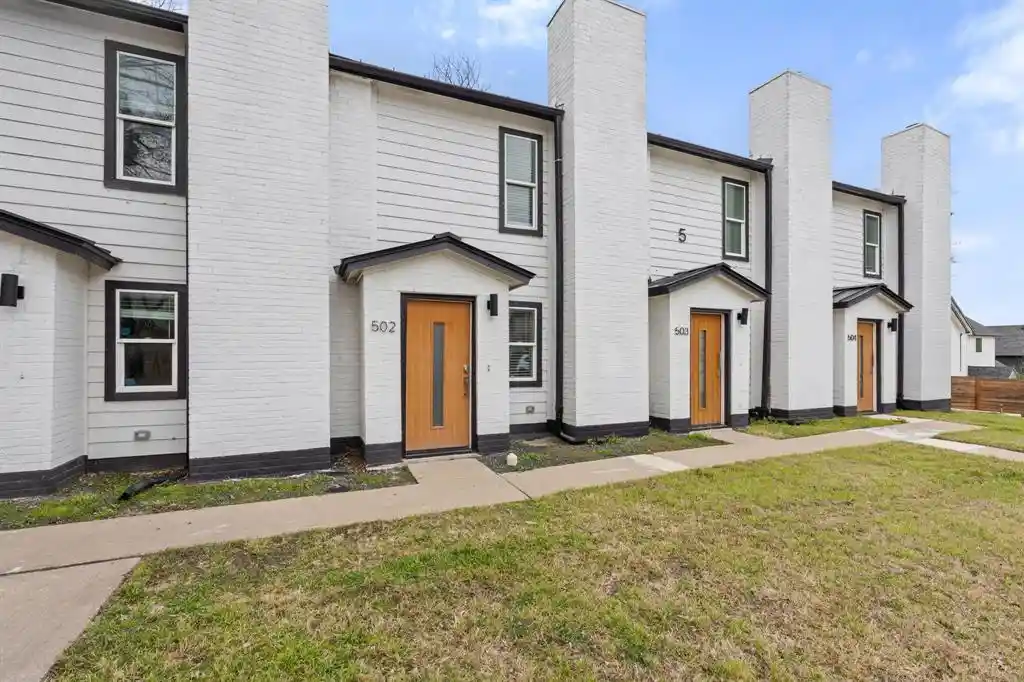 Listing Photo 2 - Condo for sale in 2706 Wheless Ln located at 2706 Wheless Ln, Austin, TX 78723 - Unit #Bldg #1