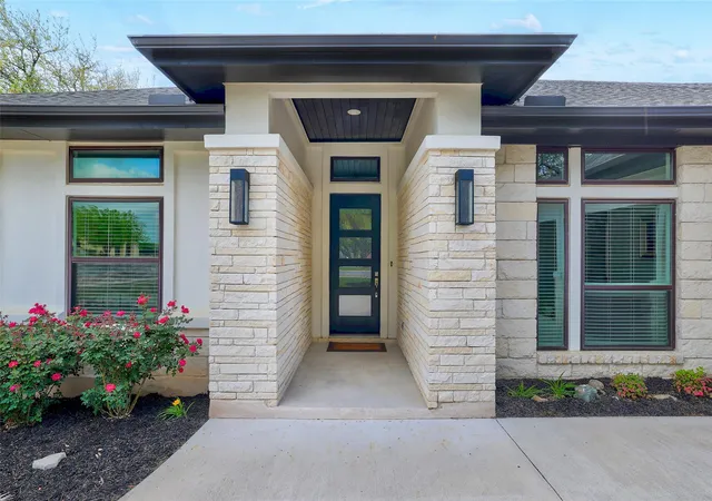 Photo 3 of Single family home for sale at 705 Pheasant Mdw, Liberty Hill, TX 78642 | MLS# 3510909 | Listing updated on 2026-09-25