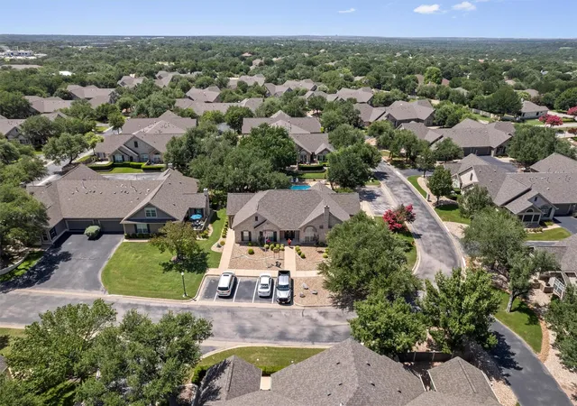 Homes for sale in Georgetown, TX | 30 Wildwood Dr, Georgetown, TX 78633 | Houzeo