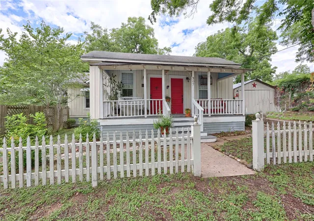Homes for sale in Fayetteville, TX | 307 W Market St, Fayetteville, TX 78940 | MLS# 2309488