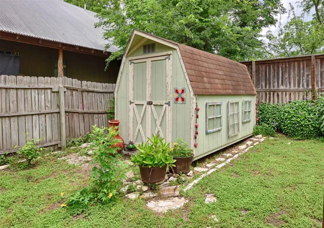 Homes for sale in Fayetteville, TX | 307 W Market St, Fayetteville, TX 78940 | MLS# 2309488