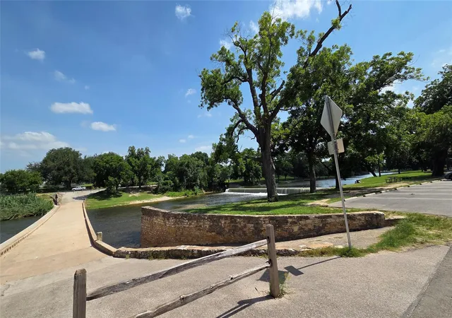 Homes for sale in Georgetown, TX | 530 W 22Nd St, Georgetown, TX 78626 | MLS# 8299016