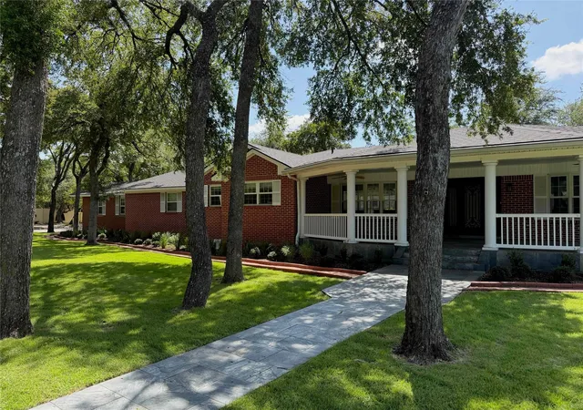 Photo 2 of Single family home for sale at 11906 Arch Hl Dr, Austin, TX 78750 | MLS# 3682864 | Listing updated on 2026-08-31
